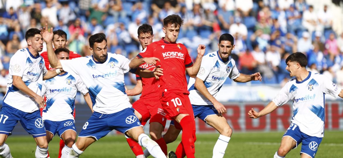 Acción del partido (@OSASUNA).|Acción del partido (CD TENERIFE).|Acción del partido (CD TENERIFE).|XI blanquiazul ante Osasuna (CD TENERIFE).