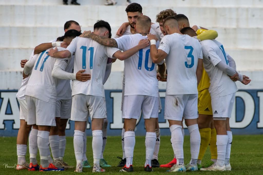 Los jugadores del Tenisca se conjuran antes de un partido (@SDTENISCAOFI).