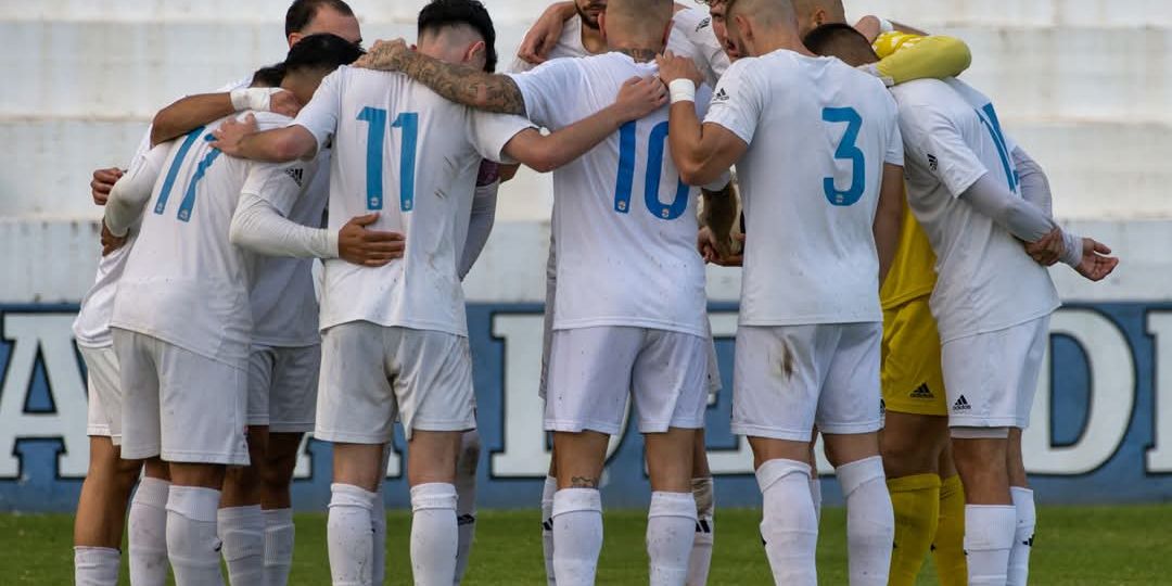 Los jugadores del Tenisca se conjuran antes de un partido (@SDTENISCAOFI).