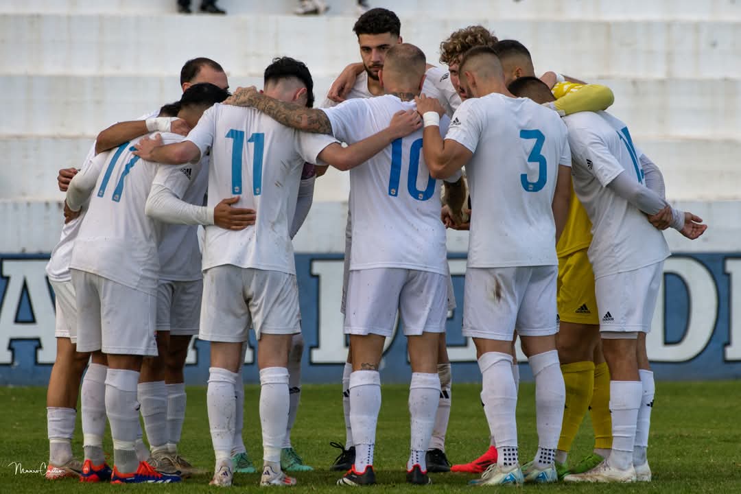 Los jugadores del Tenisca se conjuran antes de un partido (@SDTENISCAOFI).