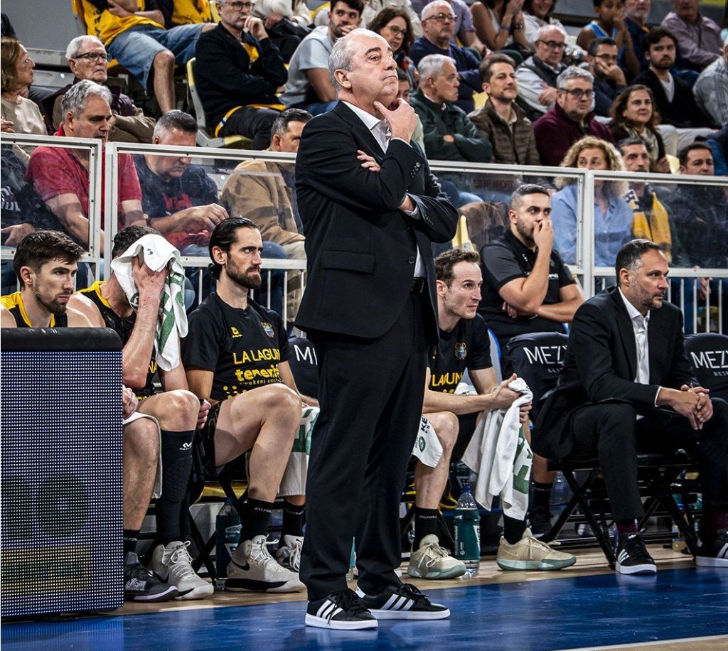 Txus Vidorreta en el derbi en el Gran Canaria Arena (BCL)|Txus Vidorreta en el derbi en el Gran Canaria Arena (BCL)