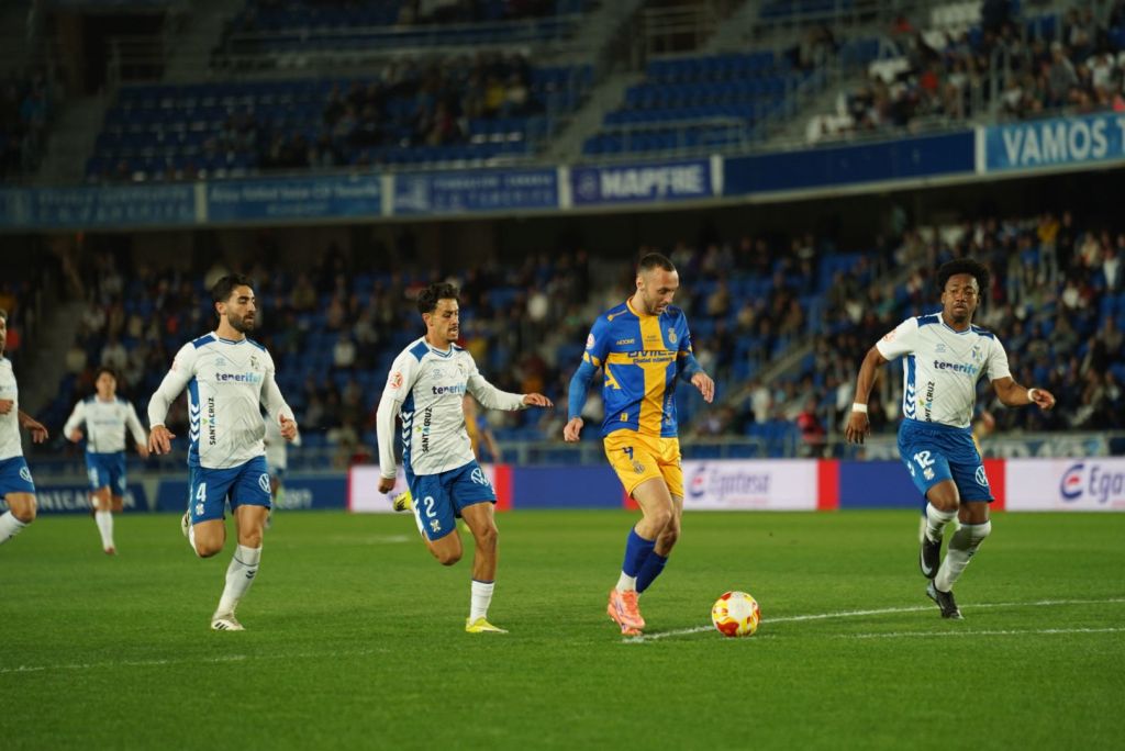 Una acción del partido (REAL AVILÉS)
