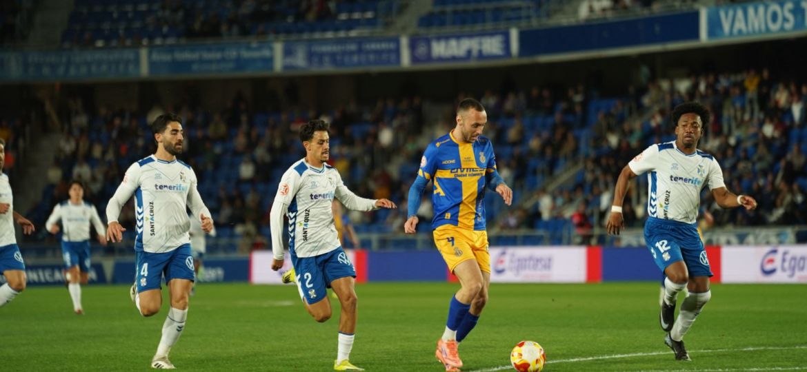 Una acción del partido (REAL AVILÉS)