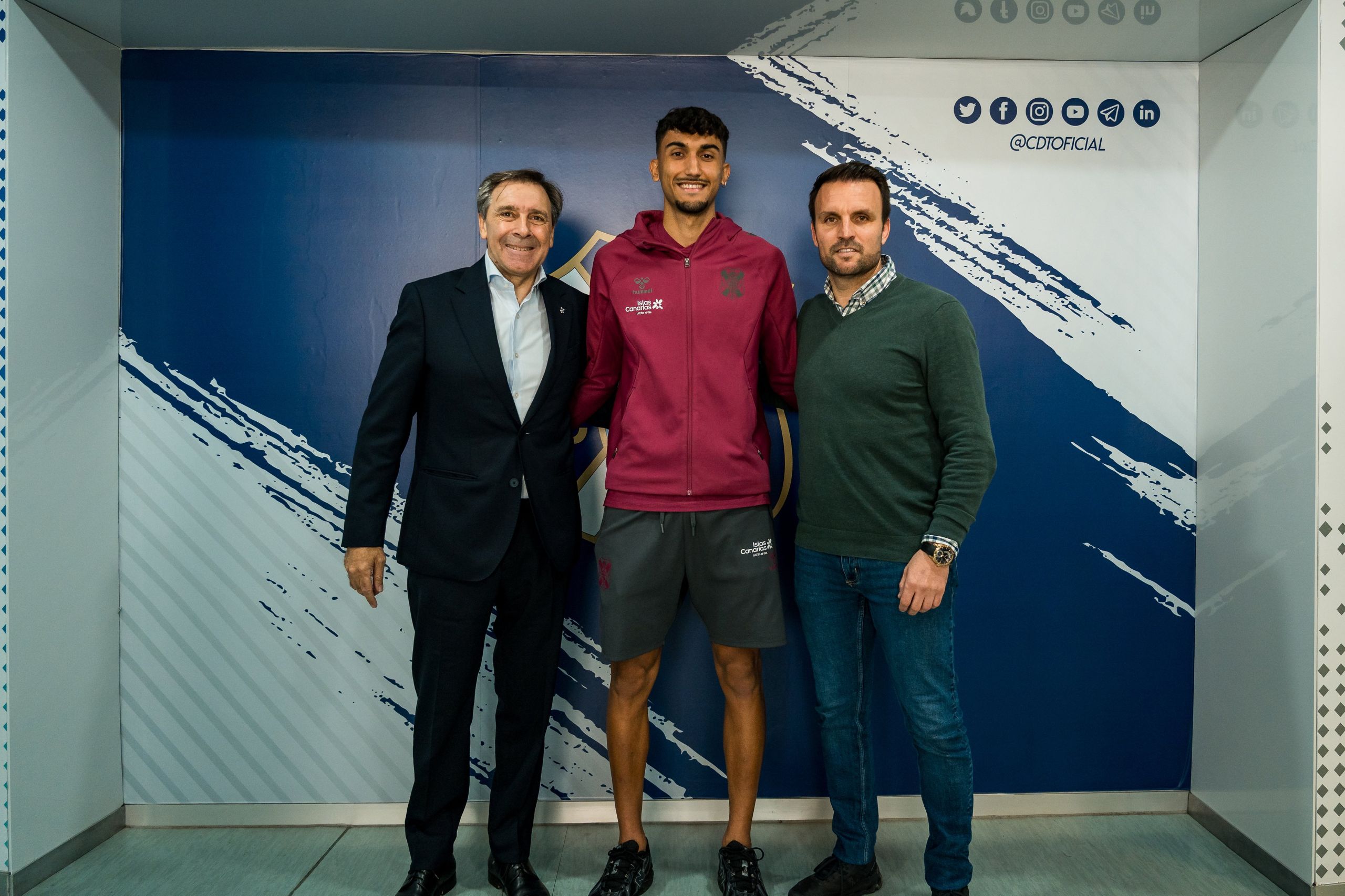 Ulloa, junto a Miñambres y Ayoze (CD TENERIFE).