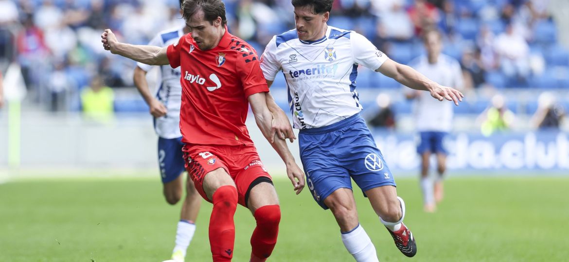 Una acción del CD Tenerife- Osasuna Promesas (OSASUNA)