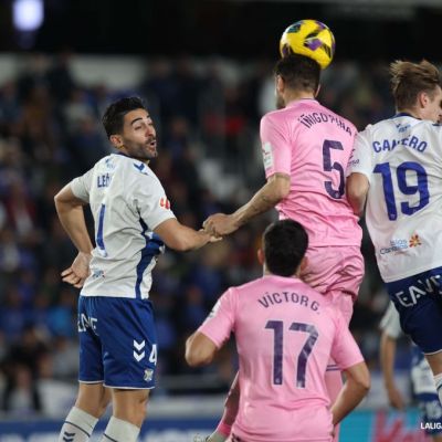 Una acción del Tenerife- Eldense (LA LIGA)