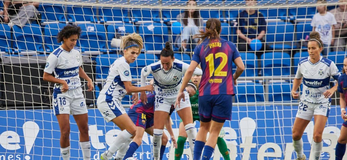 Una acción del Tenerife femenino - FC Barcelona (CD TENERIFE FEMENINO)