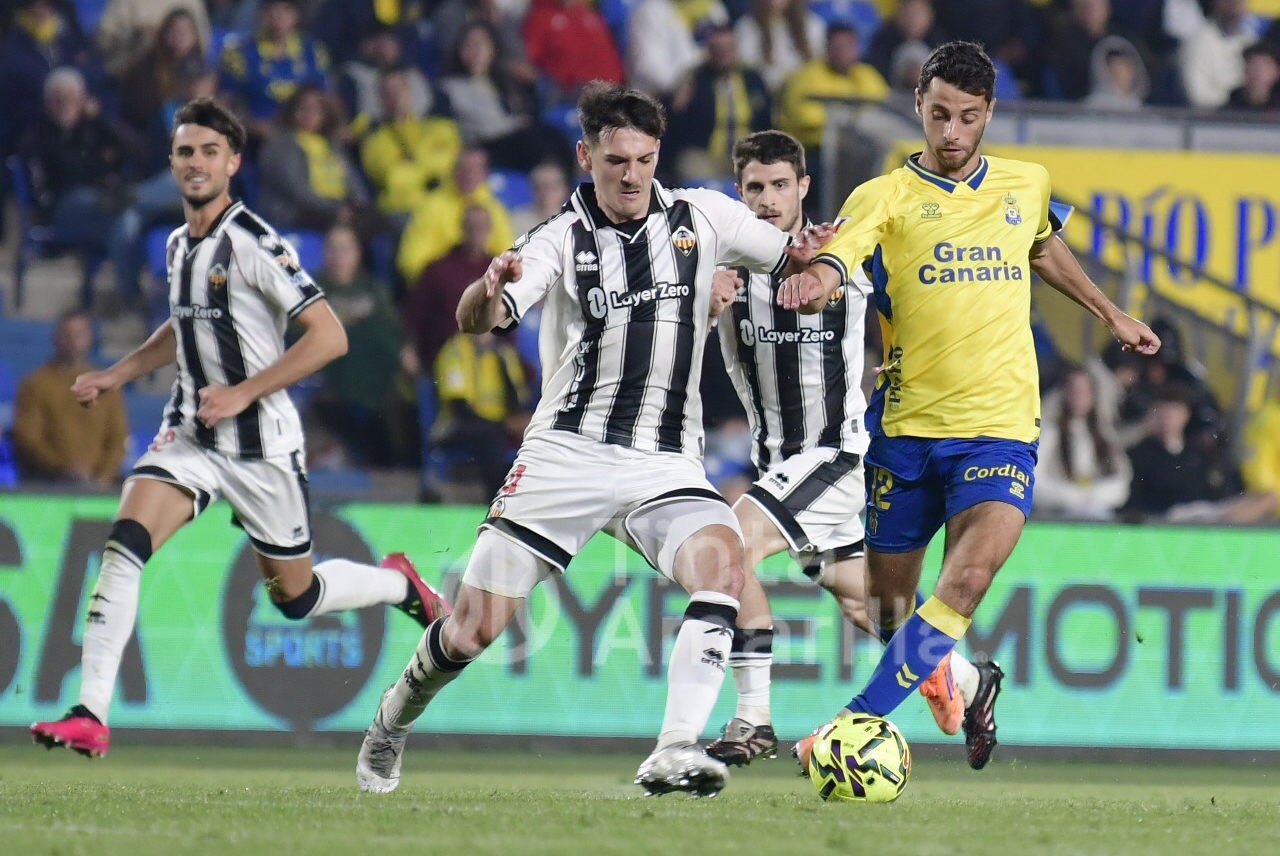 Una acción del partido (C TORRES / TINTAAMARILLA)