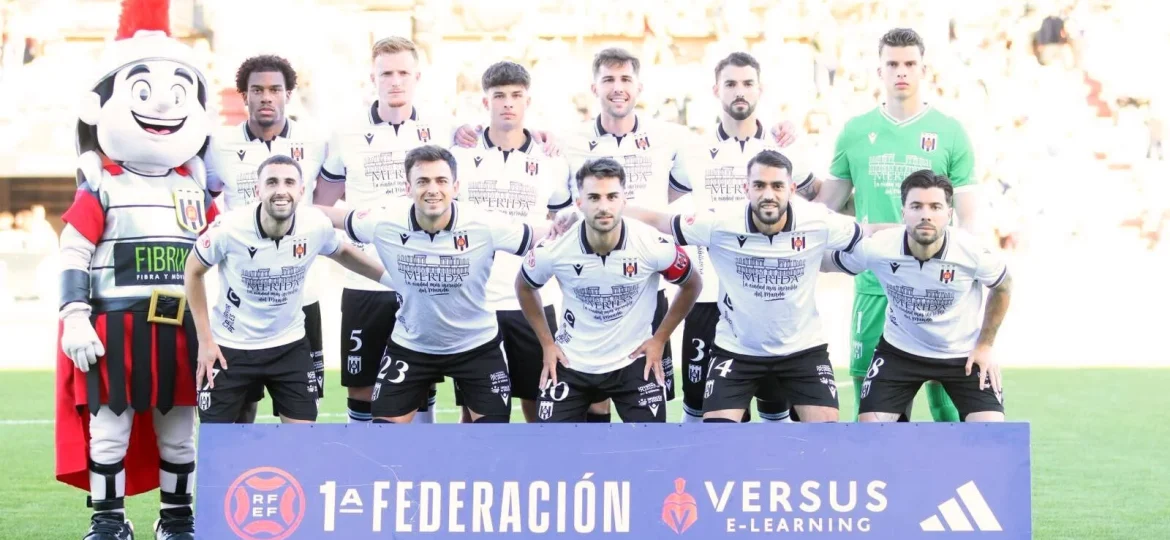 Una alineación del Mérida esta temporada 2025-26 (AD MÉRIDA)
