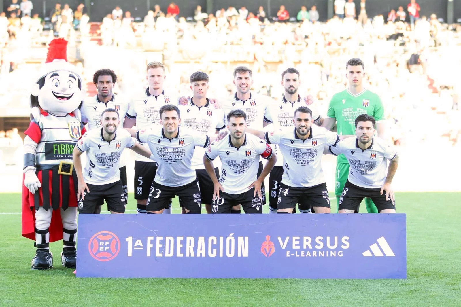 Una alineación del Mérida esta temporada 2025-26 (AD MÉRIDA)