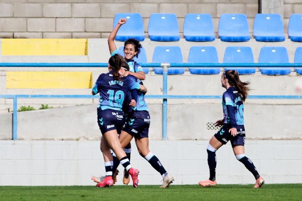 Elba Vergés celebra un gol (CDT Femenino)