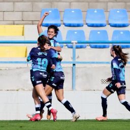 Elba Vergés celebra un gol (CDT Femenino)
