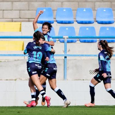 Elba Vergés celebra un gol (CDT Femenino)