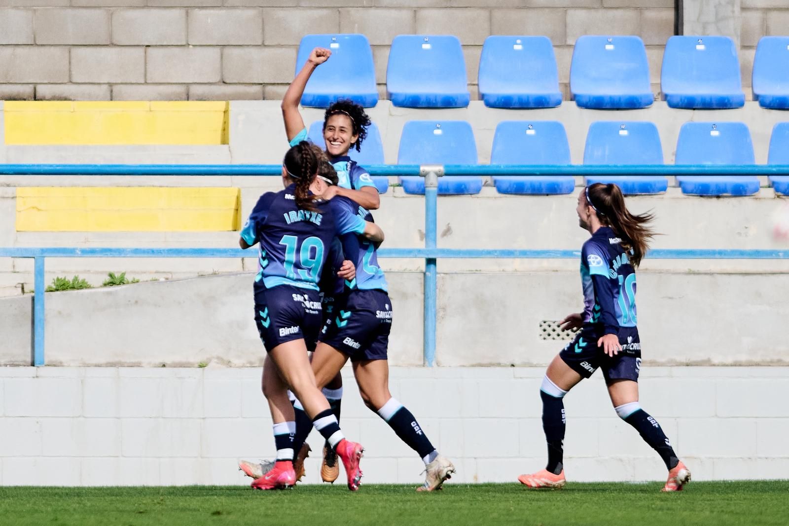 Elba Vergés celebra un gol (CDT Femenino)