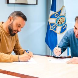 Rayco García renueva por tres temporadas (CD TENERIFE).