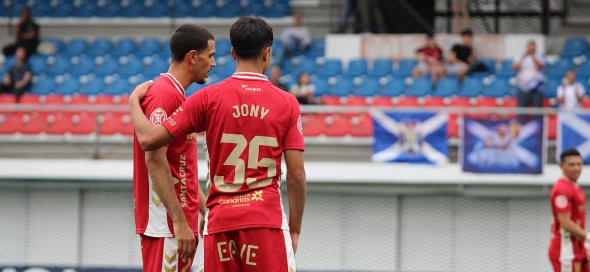 Yoni en el Ourense- Tenerife (OURENSE CF)|Una acción del Ourense- CD Tenerife (OURENSE CF)