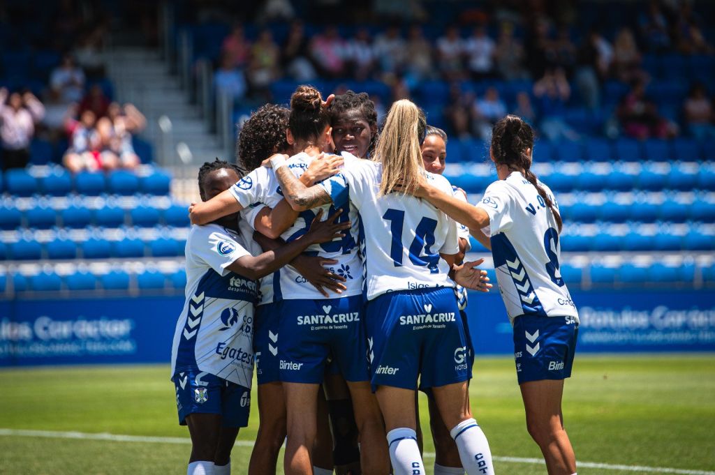Las jugadoras celebran el triunfo (CDT Femenino)