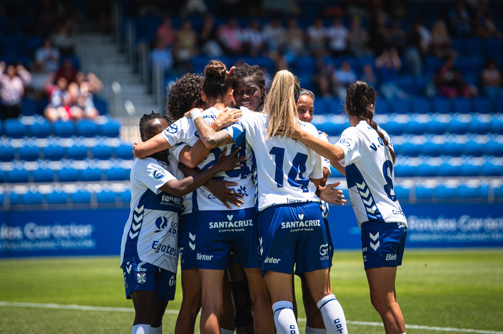 Las jugadoras celebran el triunfo (CDT Femenino)