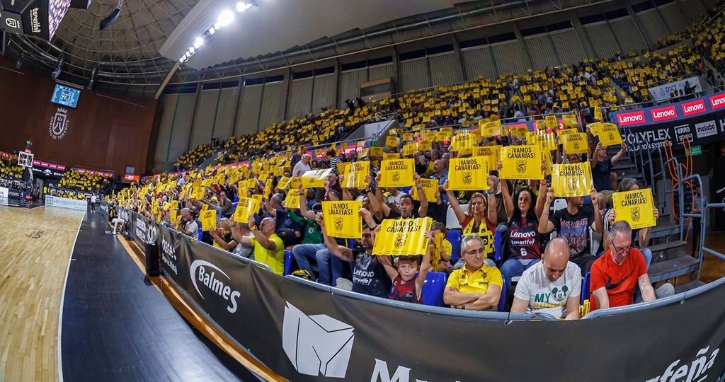 Afición aurinegra en el Santiago Martín (CBCANARIAS.NET).