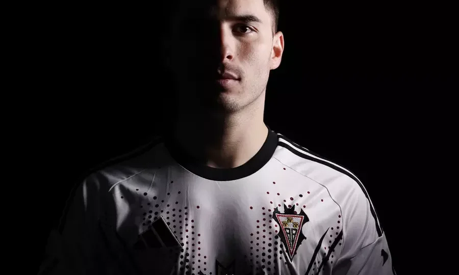 Lluís López luciendo sus nuevos colores (@AlbaceteBPSAD)