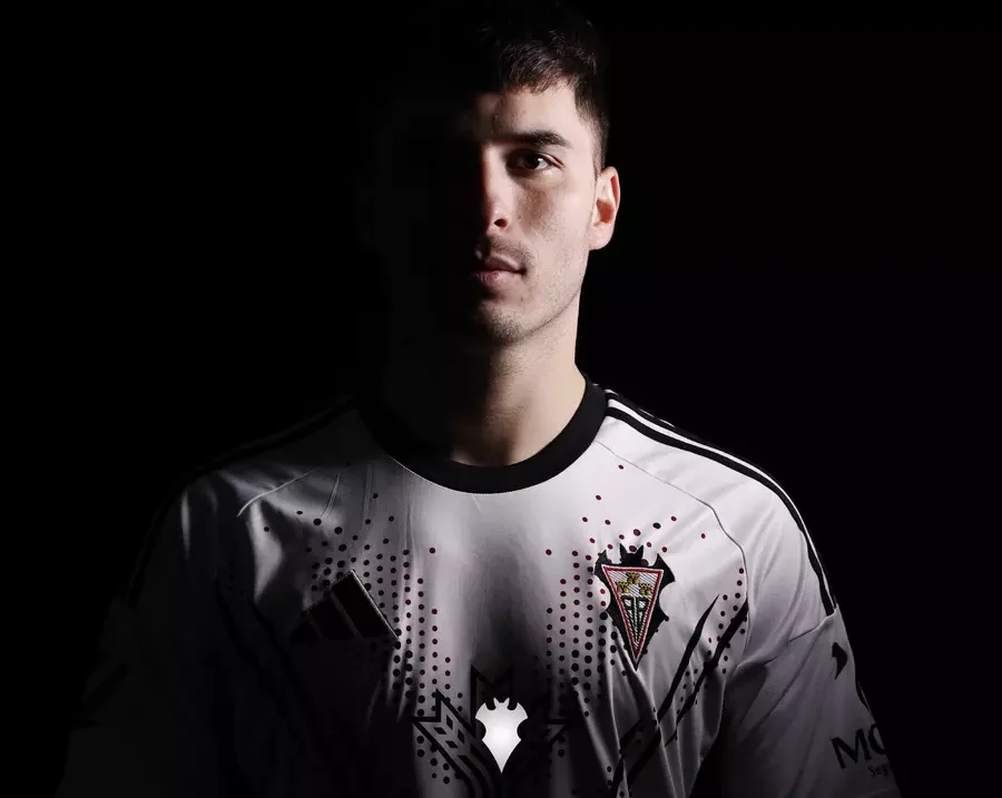 Lluís López luciendo sus nuevos colores (@AlbaceteBPSAD)