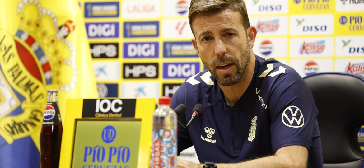 Luis García en sala de prensa (UDLP)|Luis García en sala de prensa (UDLP)