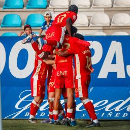 Los jugadores del Tenerife festejan el gol en El Toralín (CD TENERIFE).