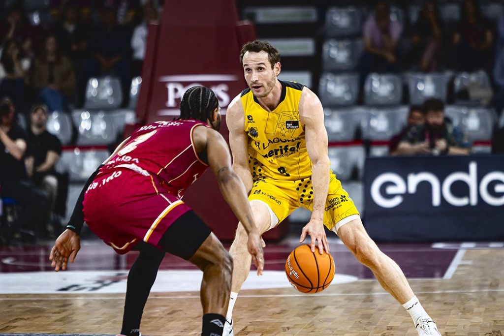 Huertas ante el Hiopos Lleida (CB CANARIAS)