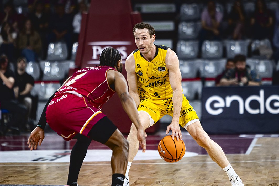 Huertas ante el Hiopos Lleida (CB CANARIAS)