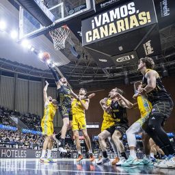 Acción del partido (EMILIO COBOS/CB CANARIAS).