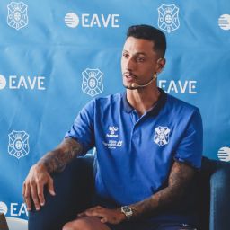 Maikel Mesa en su presentación oficial (@CDTOficial)