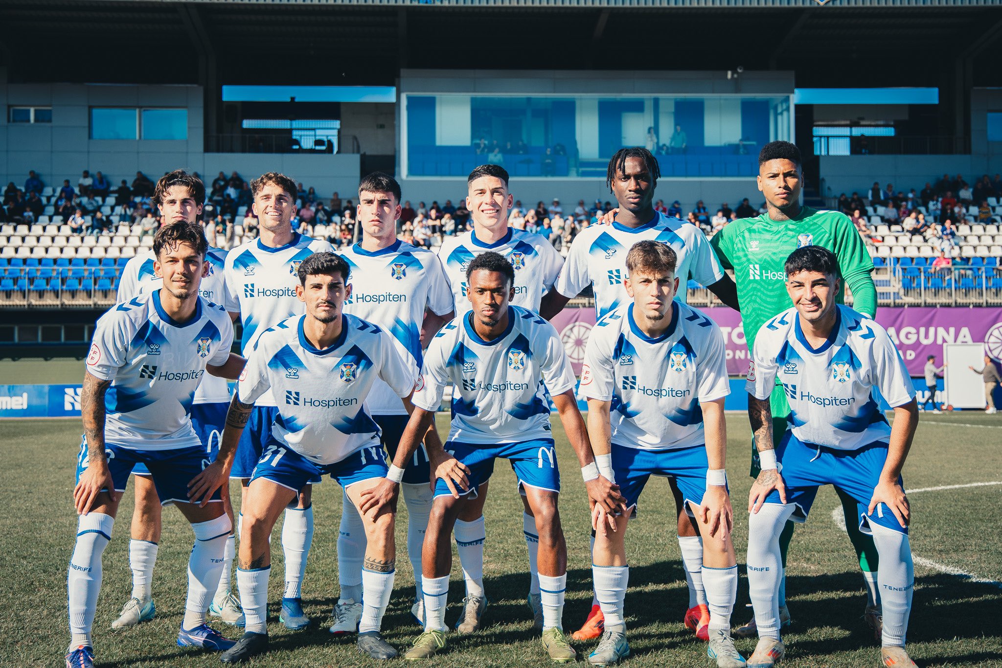 XI del Tenerife B ante el Conquense (@CDTCANTERA).