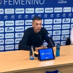 Yerai Martín en su presentación como técnico blanquiazul (CD Tenerife Femenino)
