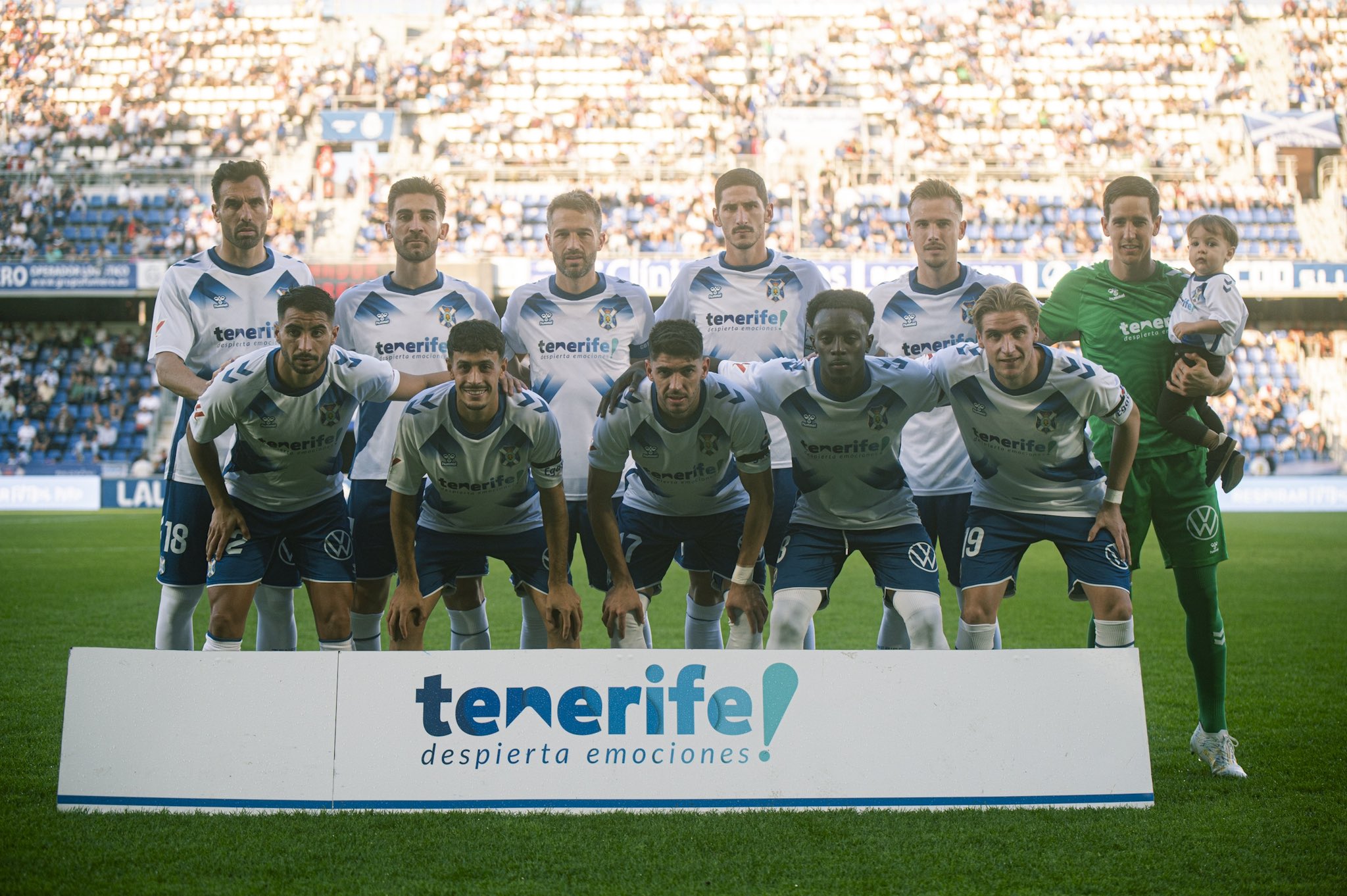 XI del Tenerife ante el Castellón (CD TENERIFE/SAN ACOSTA).