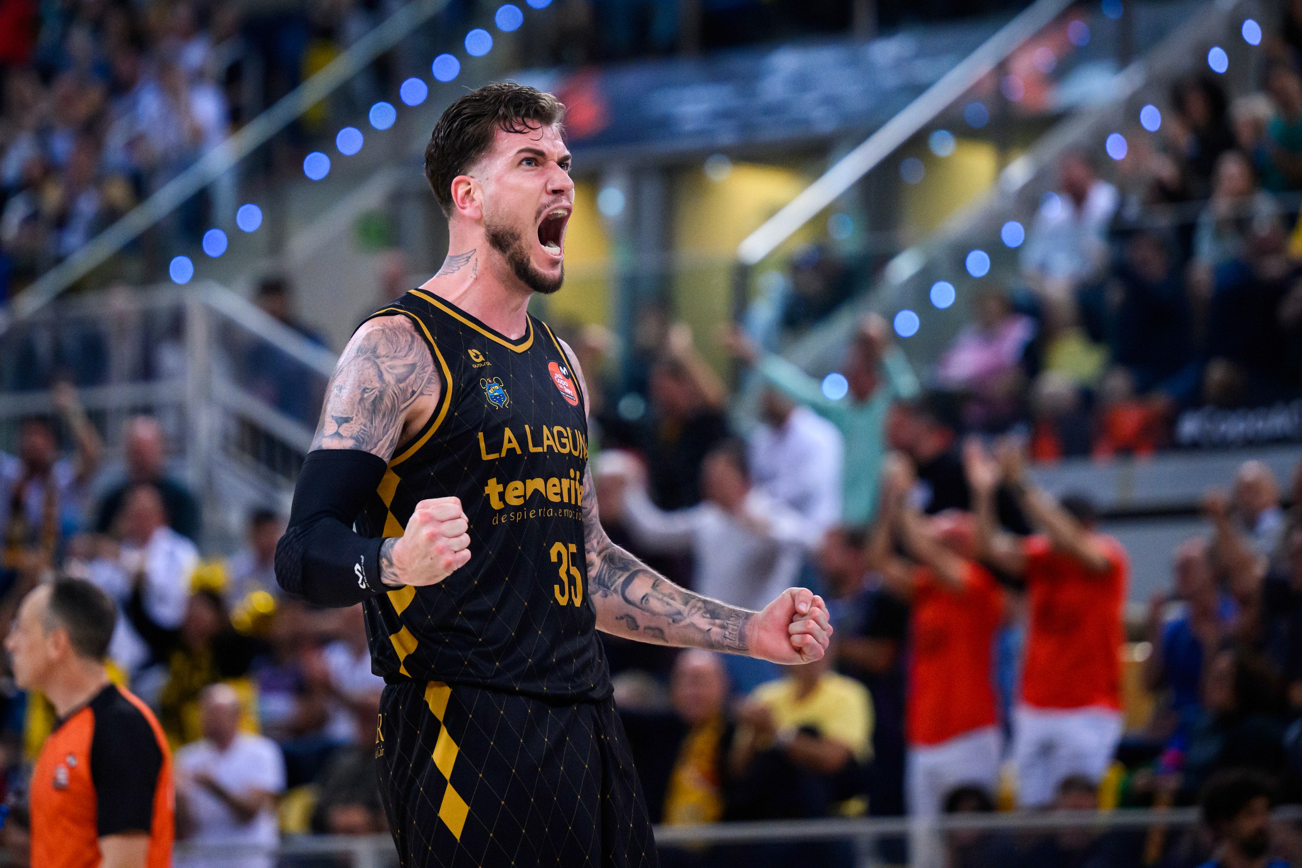 Fran Guerra celebrando una canasta (ACB Media)