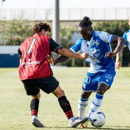 Baba Diocou encara a un rival (CD TENERIFE).|XI del Tenerife ante el Añaza (CD TENERIFE)|Jorge Moreno (CD TENERIFE).|José León (CD TENERIFE).|Marc Mateu (CD TENERIFE).