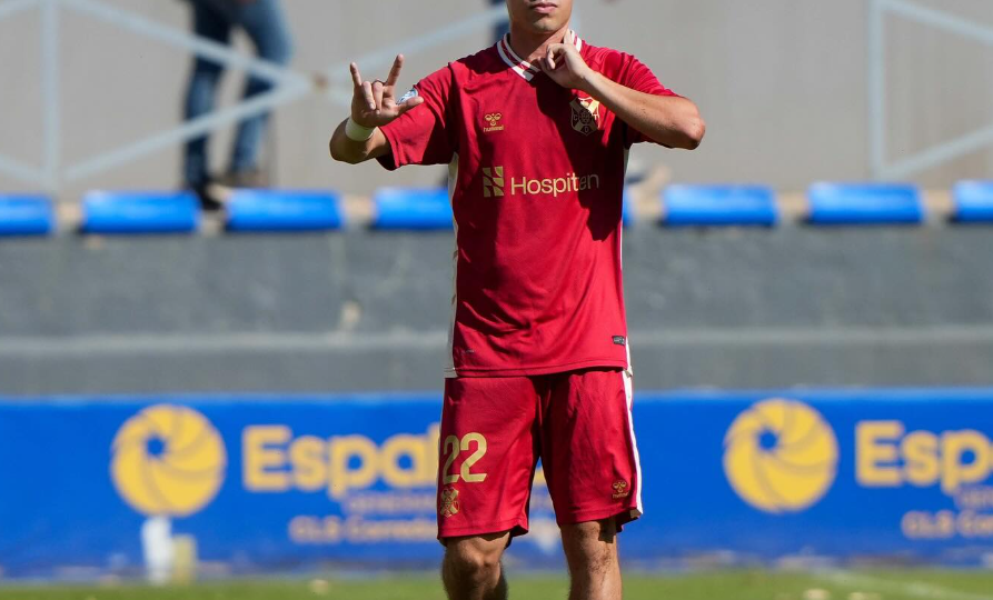 Juan Ybarra celebrando un gol con el filial (Cristina Ripoll)