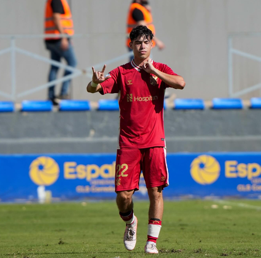 Juan Ybarra celebrando un gol con el filial (Cristina Ripoll)
