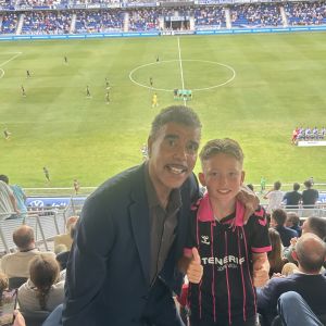 Chris Kamara en el Tenerife- Sporting (@chris_kammy)