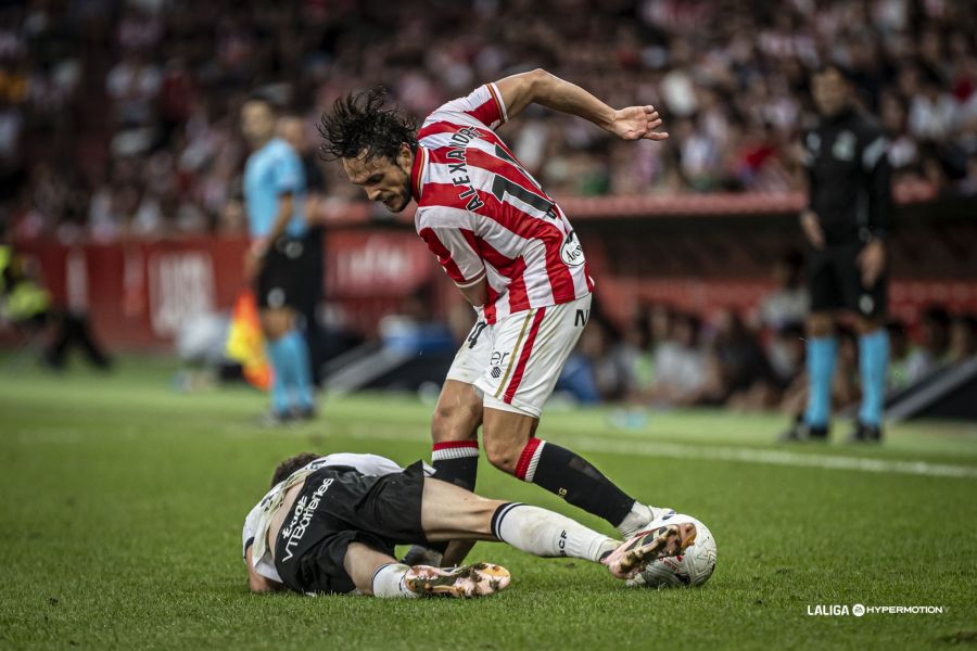 Álex Corredera, durante el Sporting - Burgos (LALIGA).