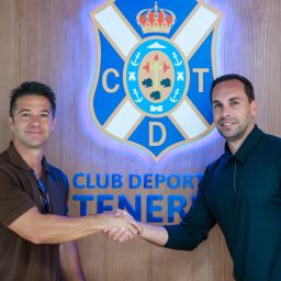 Edu Moya regresa a la entidad blanquiazul (CD TENERIFE).|Baba Diocou (CD TENERIFE).|Martin Pecar (CD TENERIFE).|Leon-Ranos (CD TENERIFE).