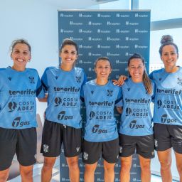 Foto grupal de los reconocimientos (CD TENERIFE).