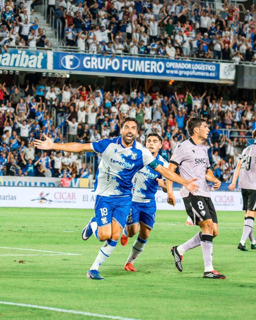 Gallego celebra un gol (CD TENERIFE).