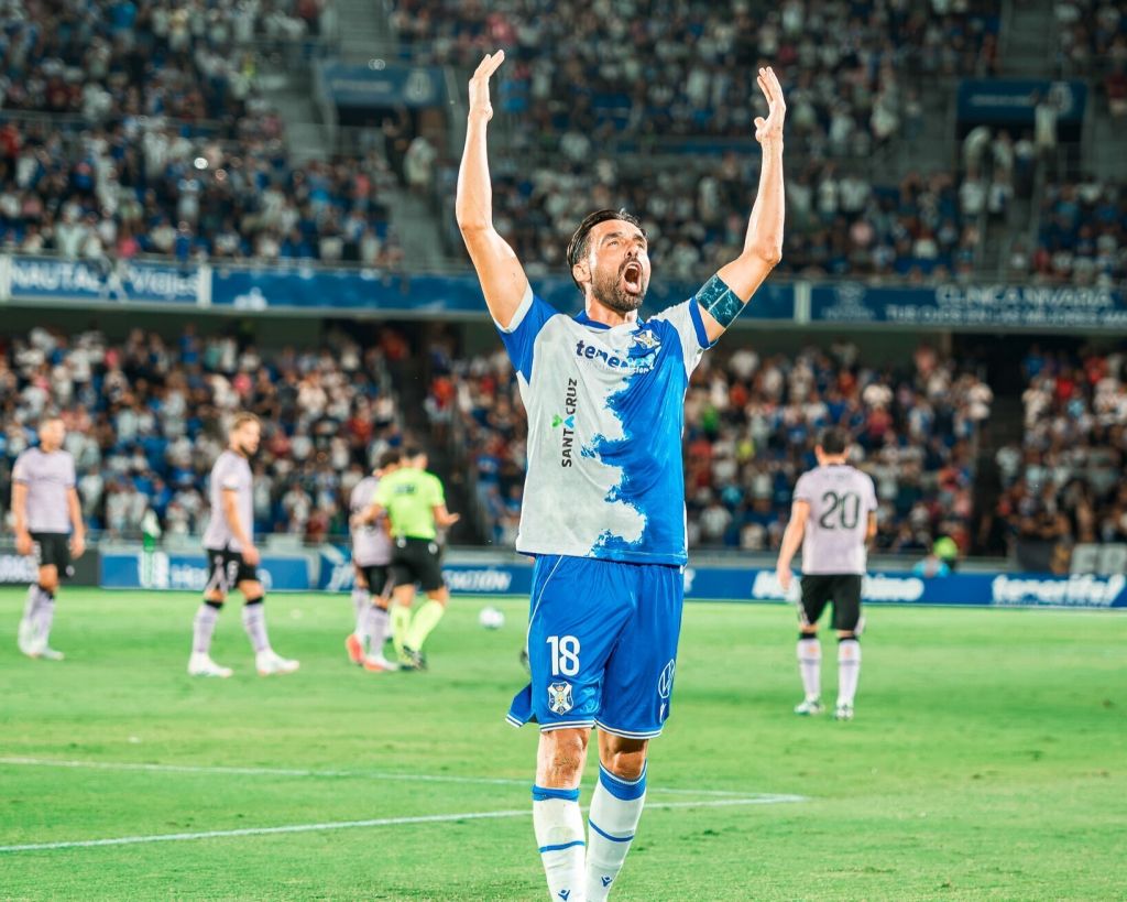 Gallego celebra su gol con la grada (CD TENERIFE).