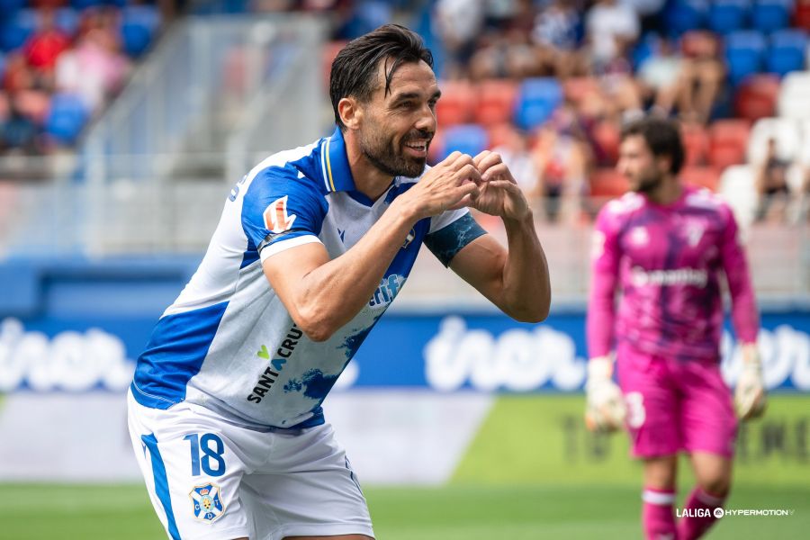 Gallego celebra su primer gol de la temporada 26/27 (LALIGA).