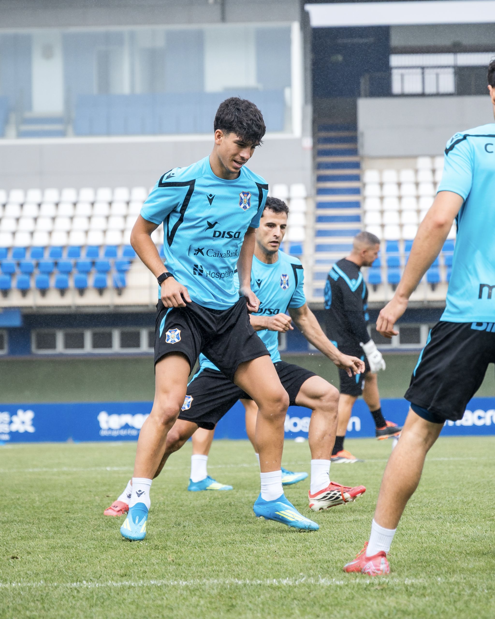 Entrenamiento blanquiazul en el Ciudad Deportiva (CD TENERIFE).