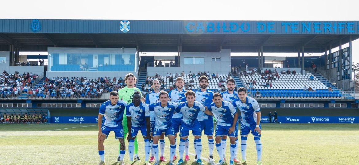 XI del Tenerife ante el Añaza (CD TENERIFE)