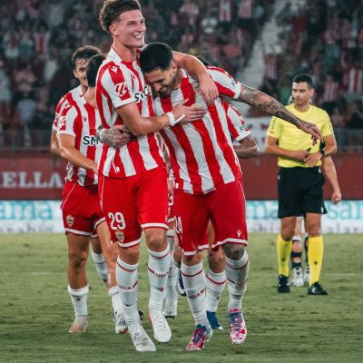 Los jugadores del Almería celebran uno de los goles (@UDALMERÍA).