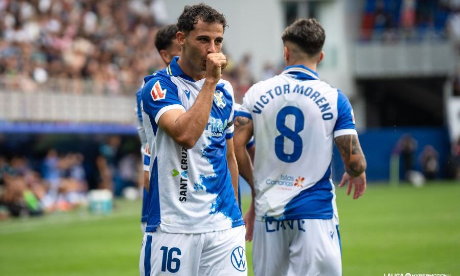 Jesús Álvarez celebra su primer gol (LALIGA).