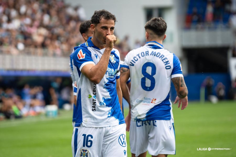 Jesús Álvarez celebra su primer gol (LALIGA).